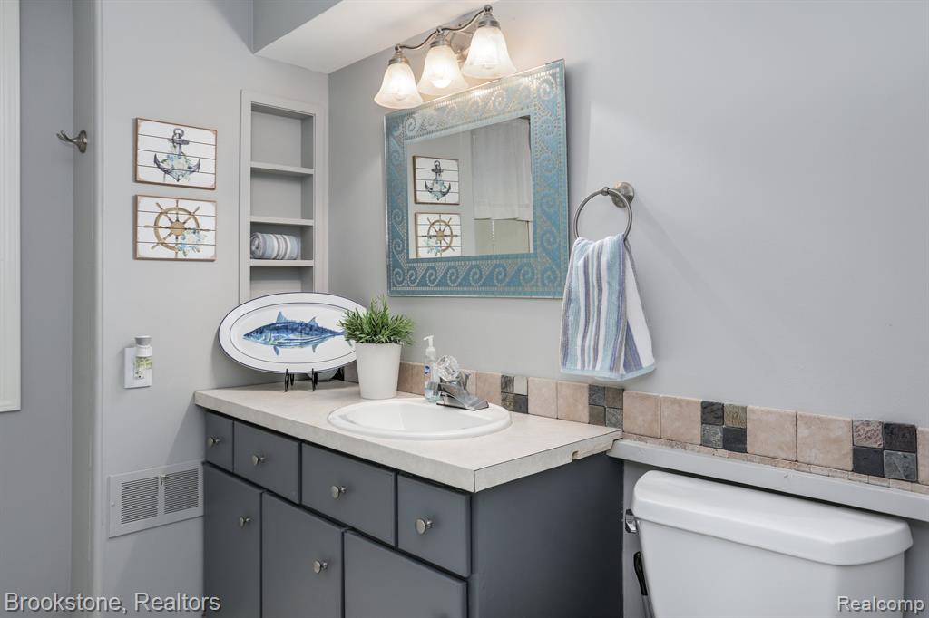 7503 LOCKLIN, West Bloomfield, MI 48324 — Photo 42