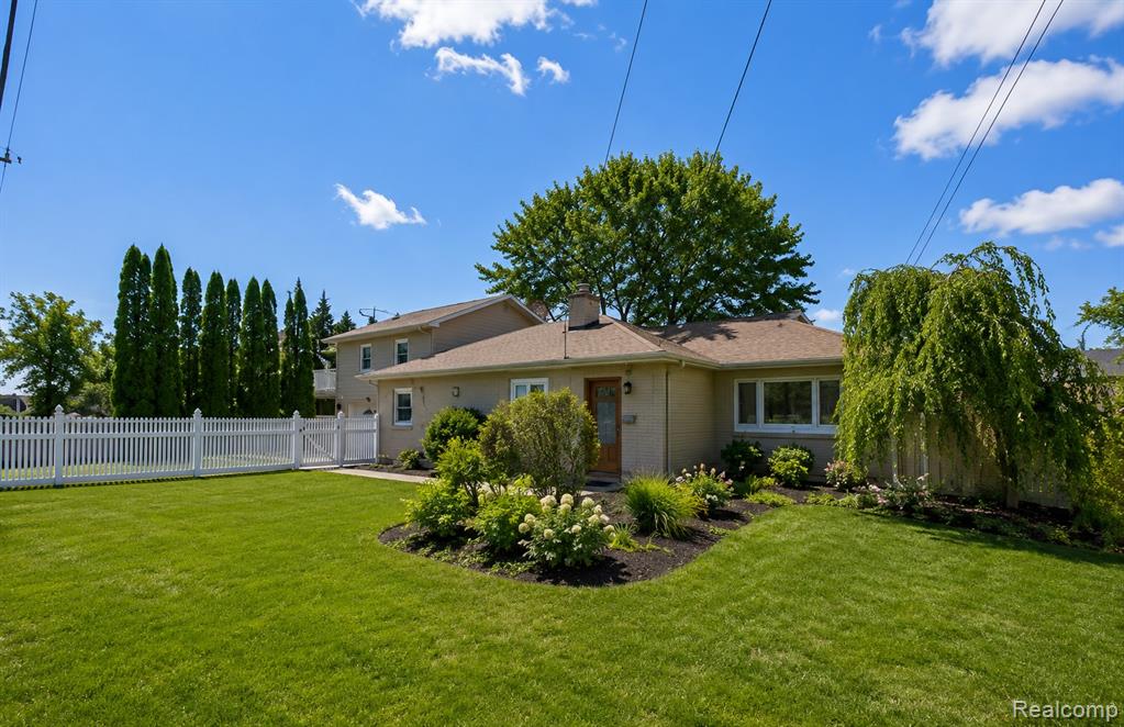 10401 Degrand Street, White Lake, MI — Photo 2