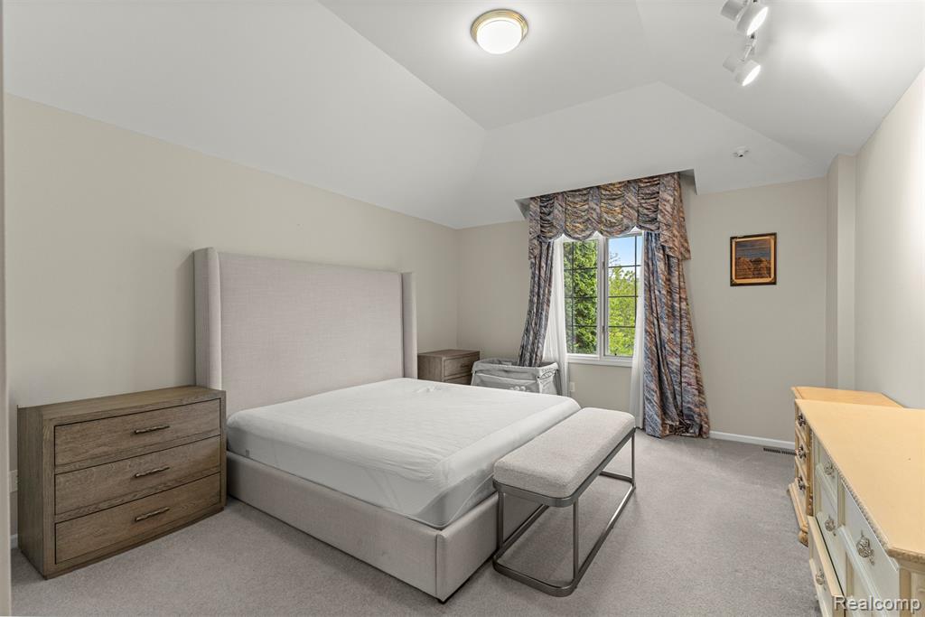 30060 Bristol Lane, Bingham Farms, MI 48025 — Photo 47