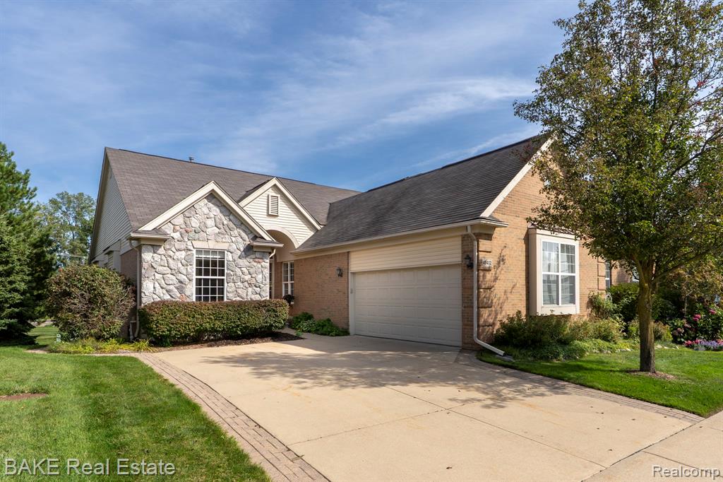 49402 N Glacier, Northville, MI 48168 — front exterior
