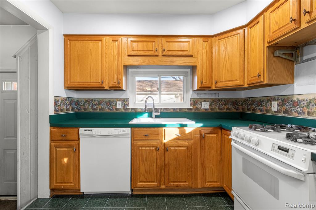 7912 Gary Avenue, Westland, MI — Photo 16