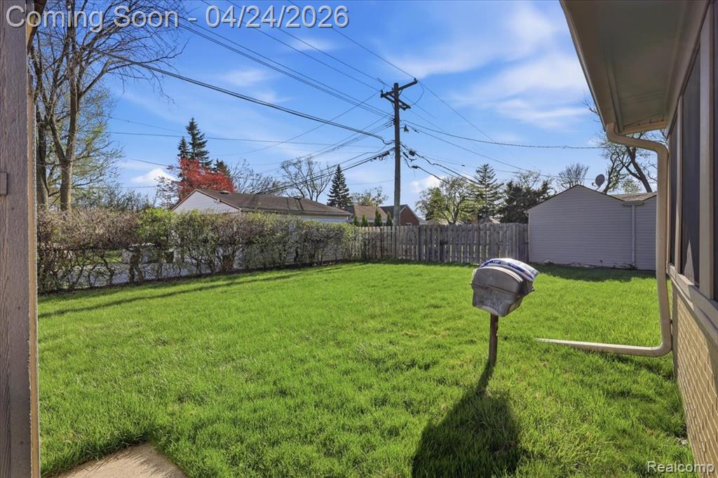 13111 Northfield Boulevard, Oak Park, MI 48237 — Photo 33
