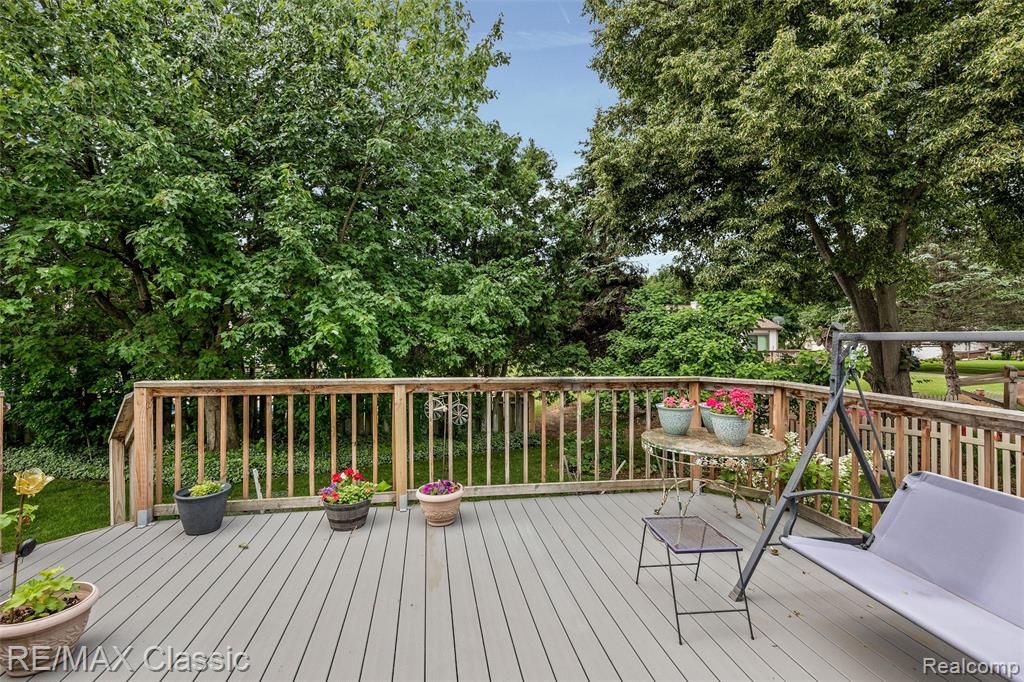 7671 Vamoco Drive, Waterford, MI 48327 — Photo 12