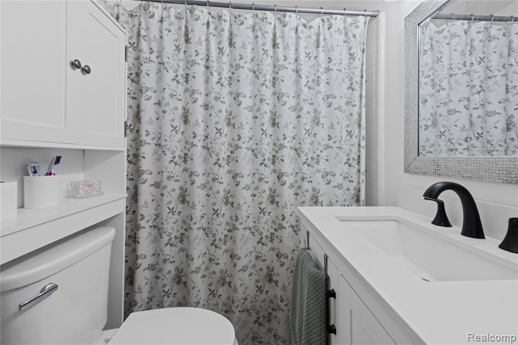 527 E Sunnybrook Drive, Royal Oak, MI 48073 — Photo 15