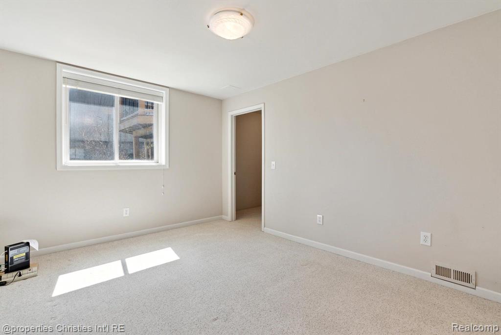 40611 PAISLEY Circle, Novi, MI 48377 — Photo 46