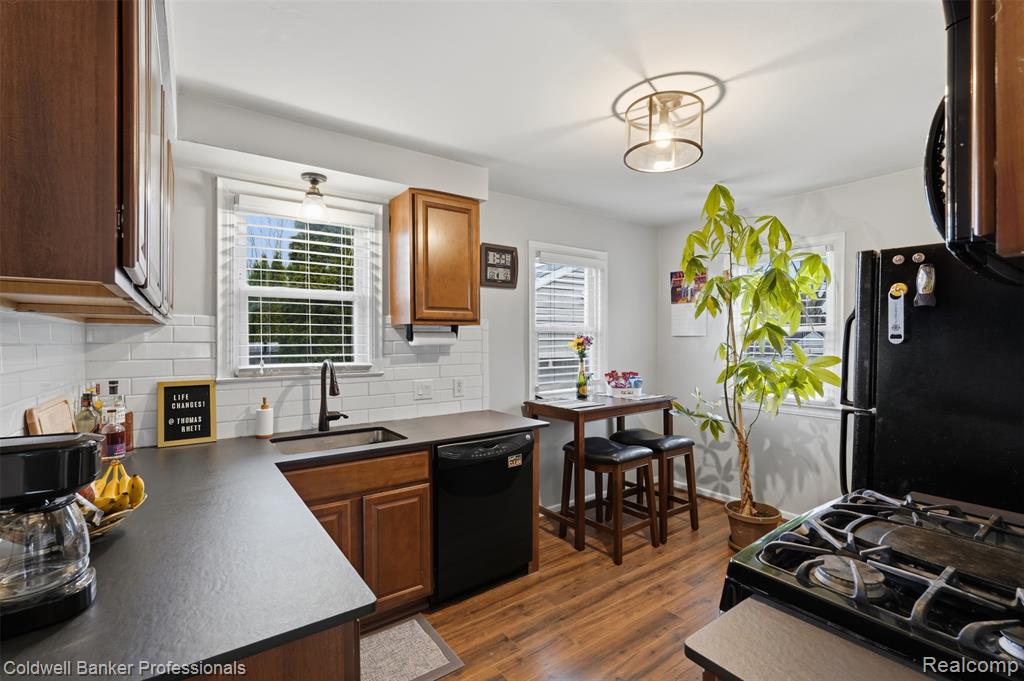 927 Montrose Avenue, Royal Oak, MI 48073 — Photo 10