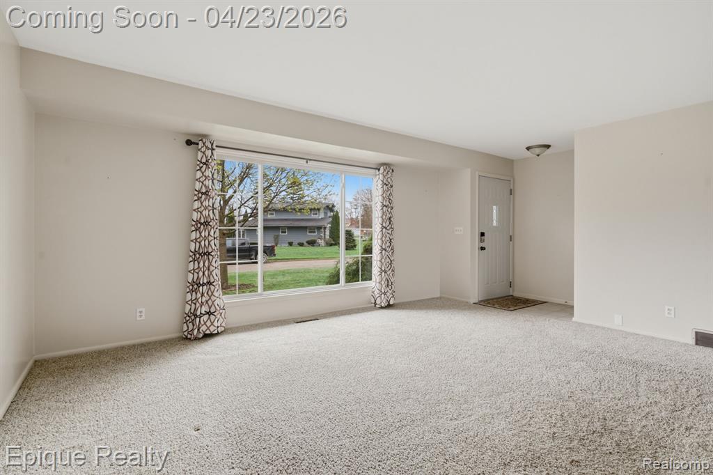6236 McKenzie Drive, Flint, MI 48507 — Photo 5