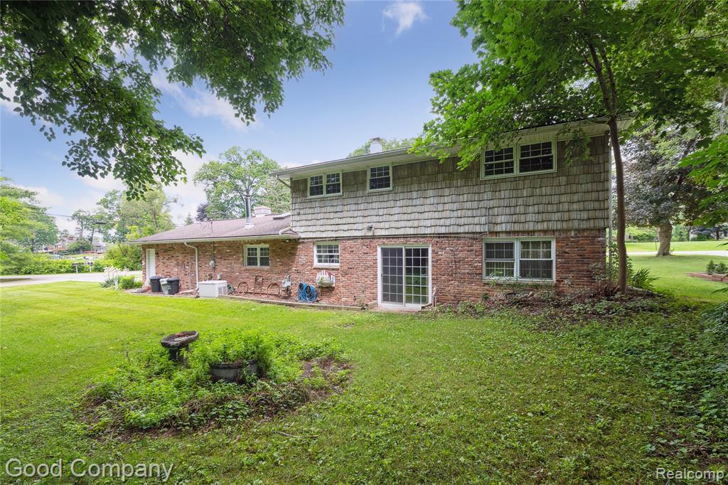 2289 Paulette Drive, Wolverine Lake, MI 48390 — Photo 46
