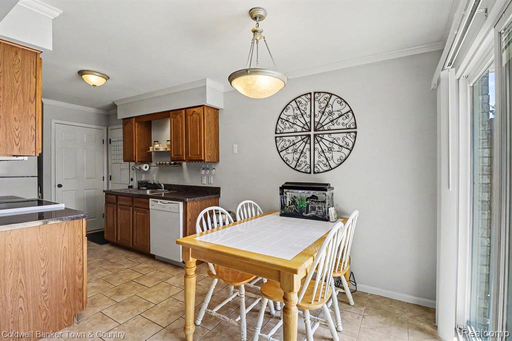 47083 Auburn Court, Utica, MI 48317 — Photo 10