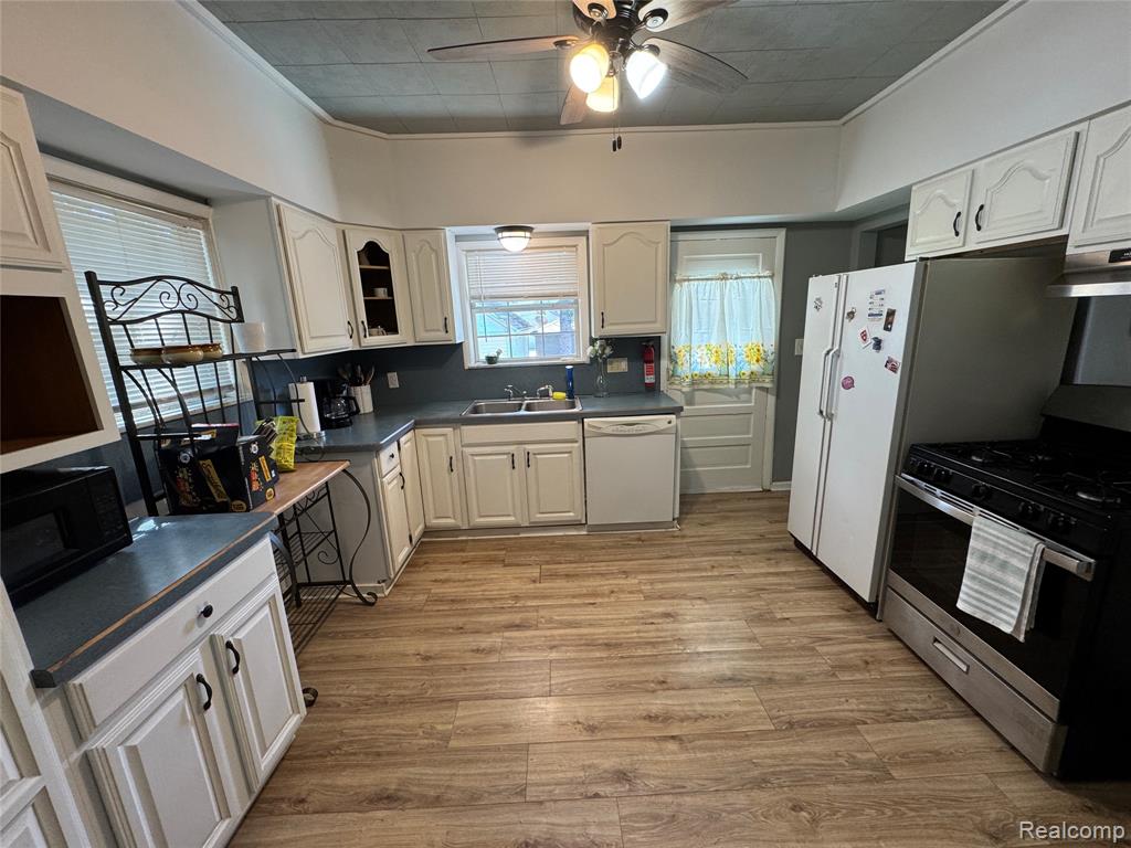 747 Cherry Street, Wyandotte, MI 48192 — Photo 8