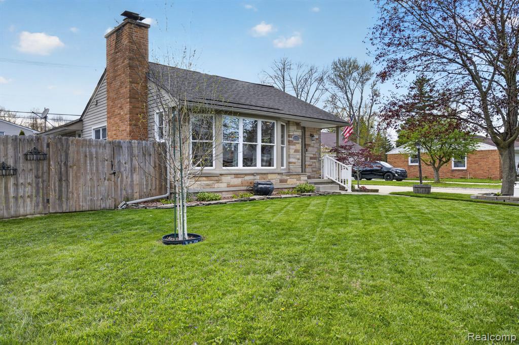 1352 Georgia Avenue, Marysville, MI 48040 — Photo 3