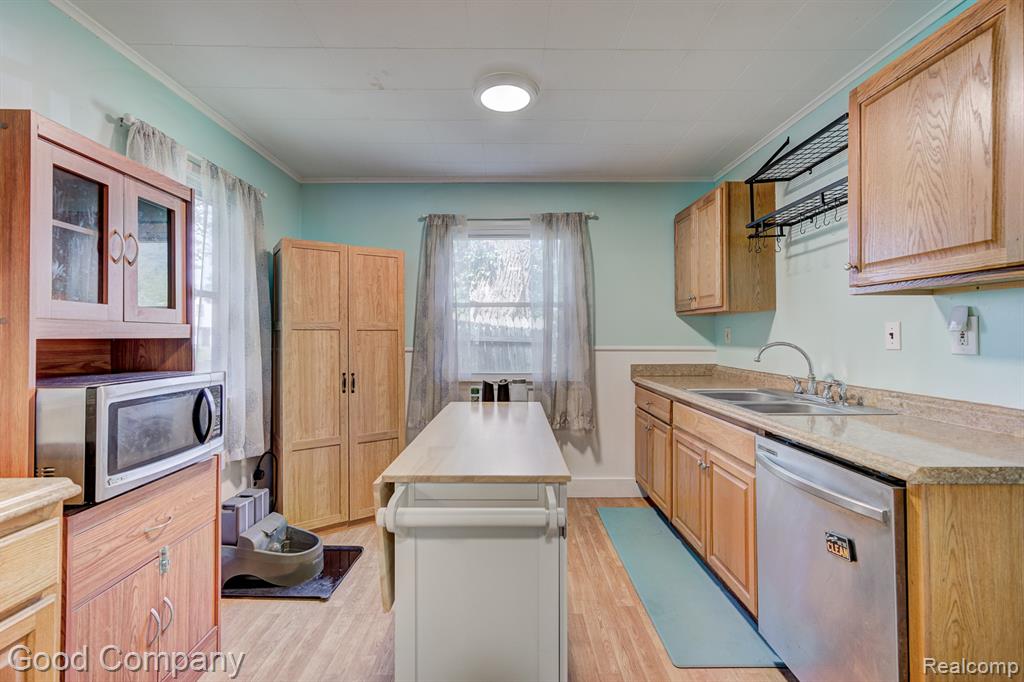 585 Roth Boulevard, Clawson, MI — Photo 9