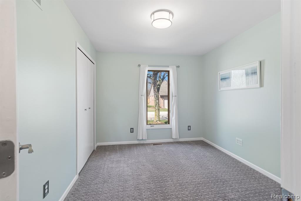 45800 MEADOWS Circle W, Macomb, MI 48044 — Photo 15