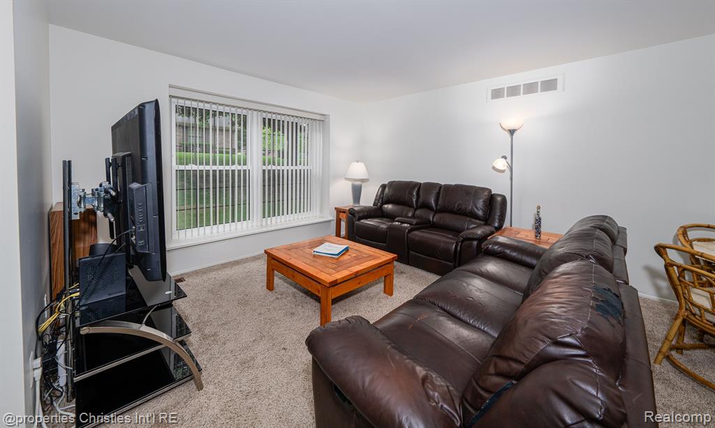 36972 Dartmoor Drive, Farmington Hills, MI 48331 — Photo 11