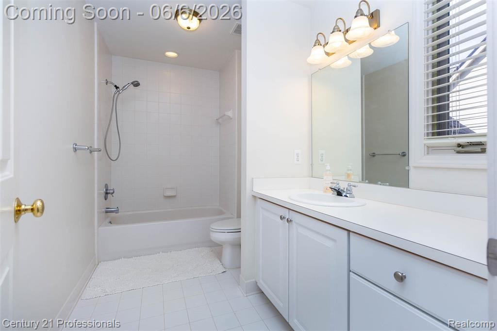 29401 Windmill Court, Farmington, MI 48334 — Photo 36
