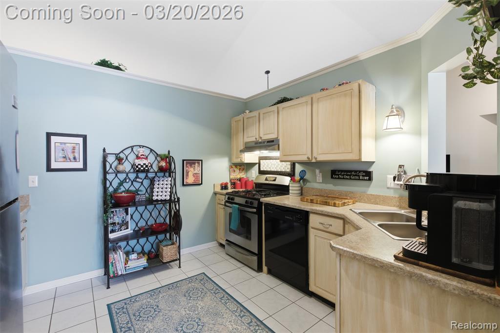 42925 N Hampton Drive, Sterling Heights, MI 48314 — Photo 12
