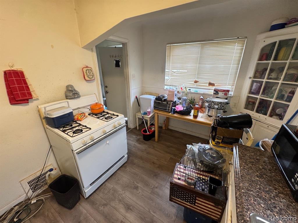 18828 Hawthorne Street, Highland Park, MI 48203 — Photo 6