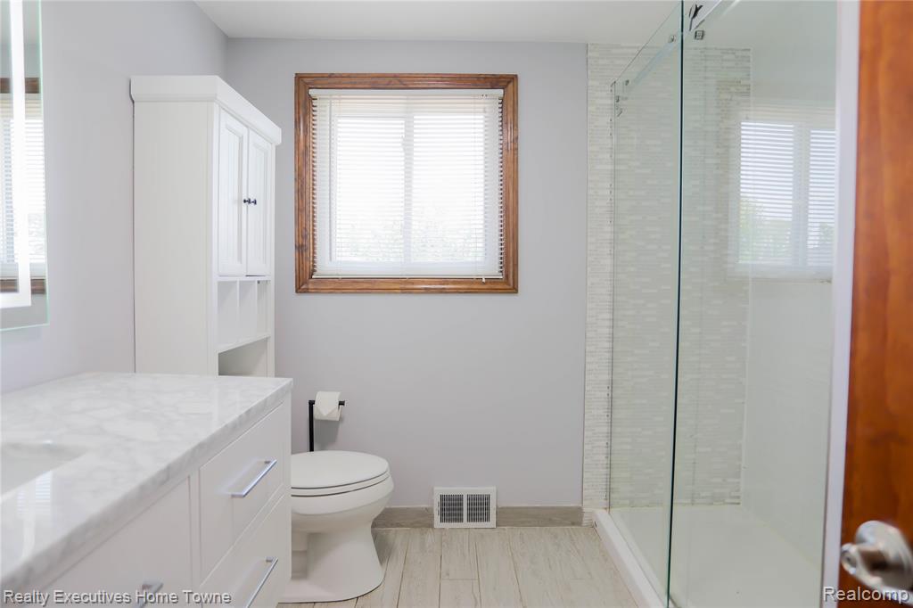 38146 Mast Street, Harrison Township, MI — Photo 48
