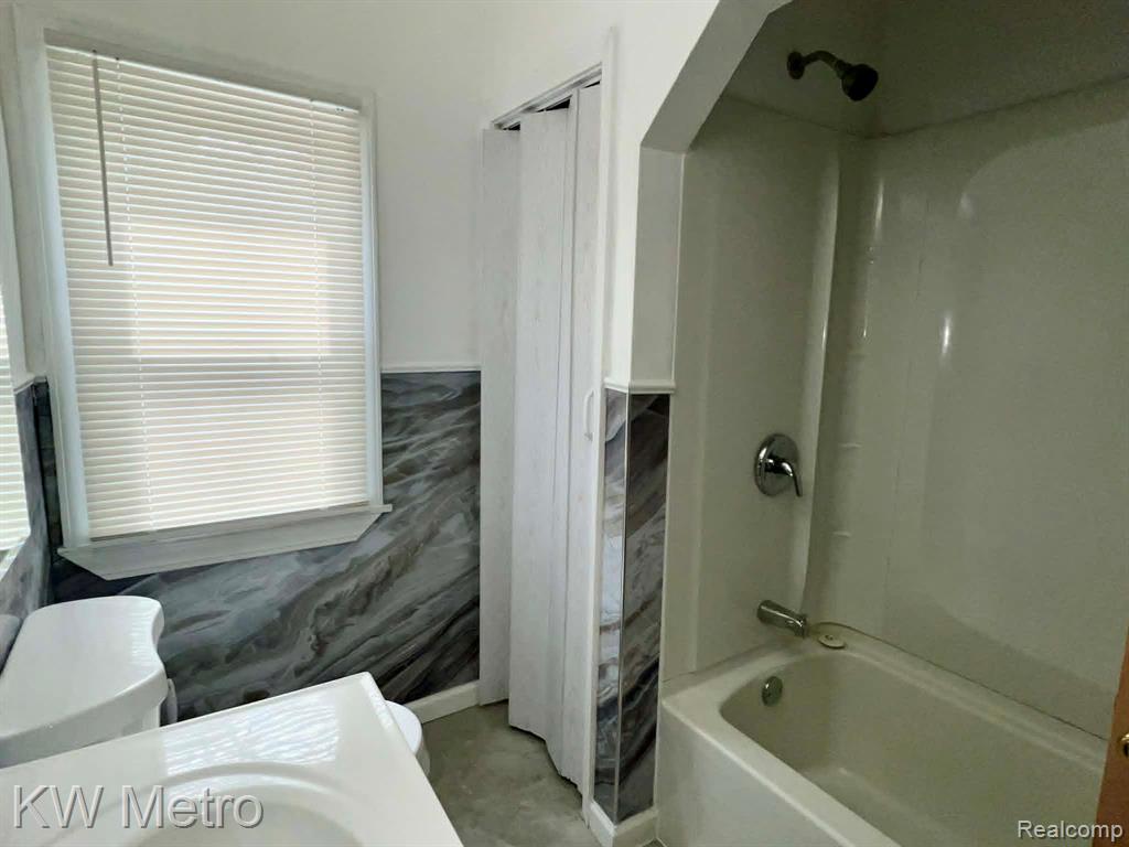 8121 Cloverdale Avenue, Ferndale, MI 48220 — Photo 11