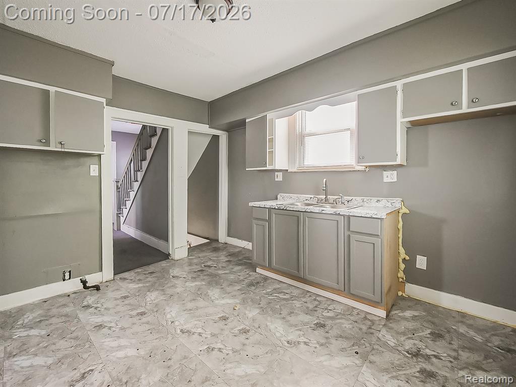 6873 Grandville Avenue, Detroit, MI 48228 — Photo 7