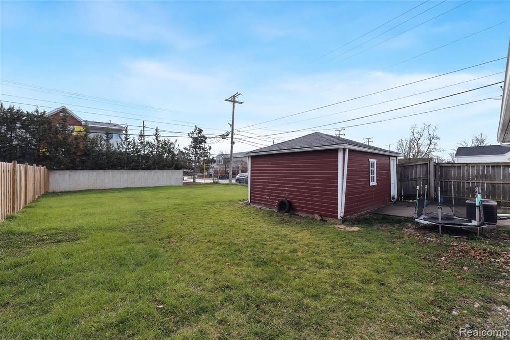 4302 MANDALAY Avenue, Royal Oak, MI 48073 — Photo 24