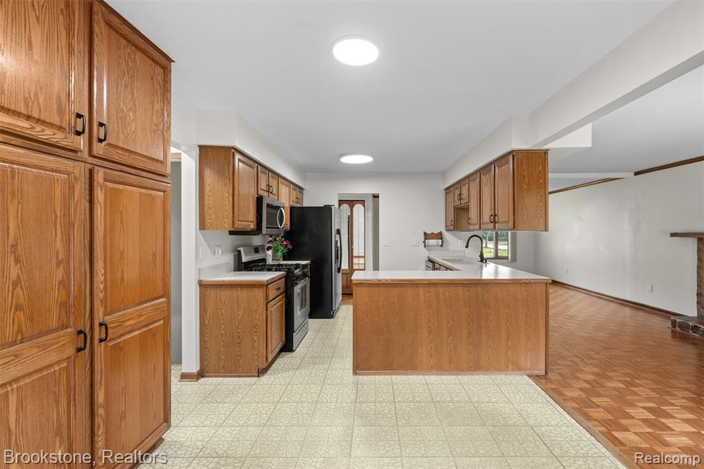 5315 Plymouth Street, Sterling Heights, MI 48310 — Photo 14
