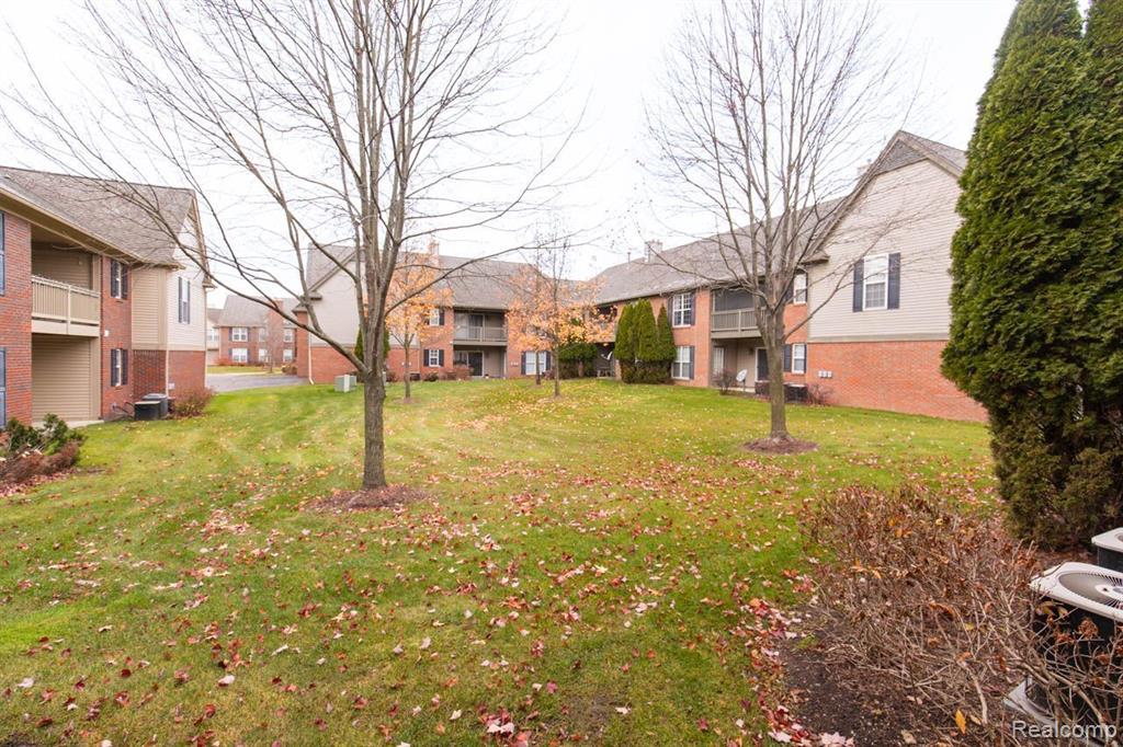 28460 CARLTON WAY Drive, Novi, MI 48377 — Photo 37