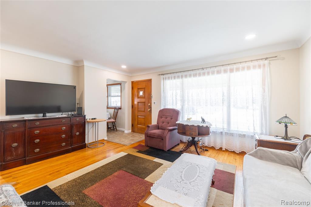 8915 Wormer Avenue, Redford, MI 48239 — Photo 4