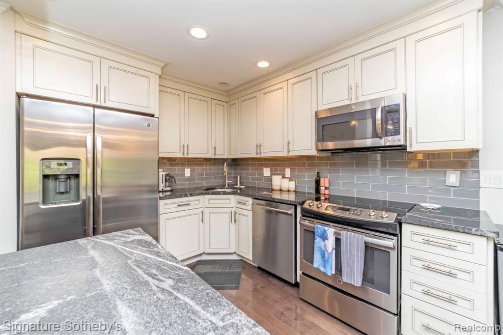 396 Concord Place, 3, Bloomfield Hills, MI 48304 — Photo 9