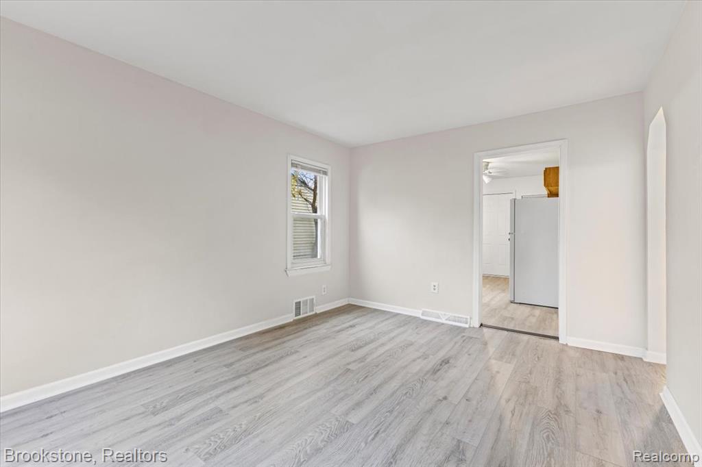 587 Nevada Avenue, Pontiac, MI 48341 — Photo 4