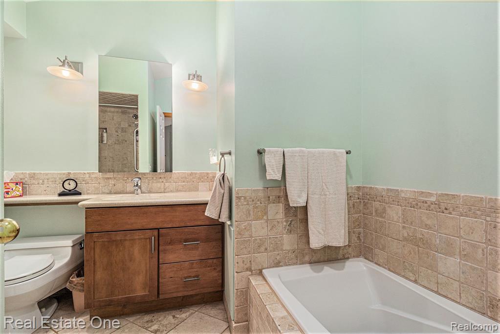 3125 N Tipsico Lake Road, Hartland, MI 48353 — Photo 19