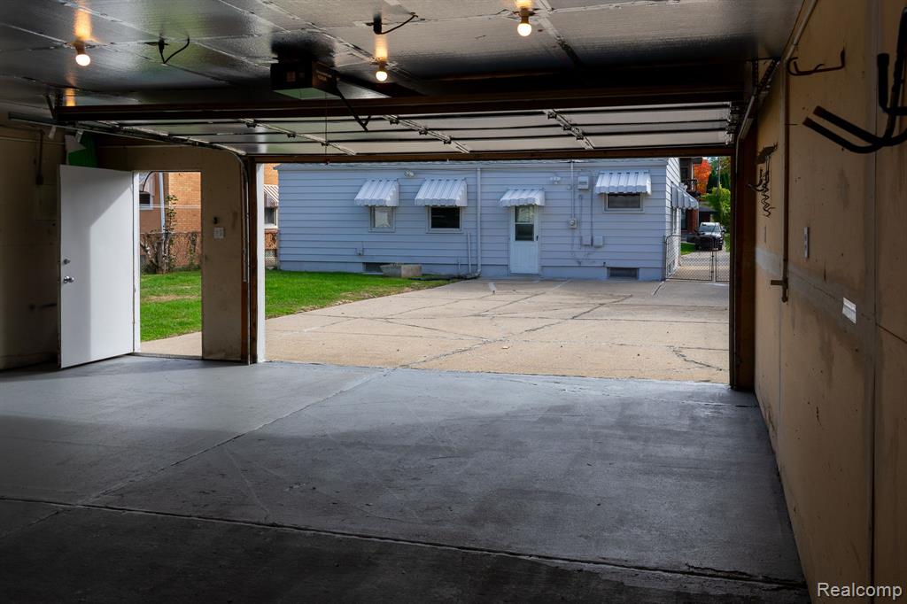 629 N VERMONT Avenue, Royal Oak, MI 48067 — Photo 28