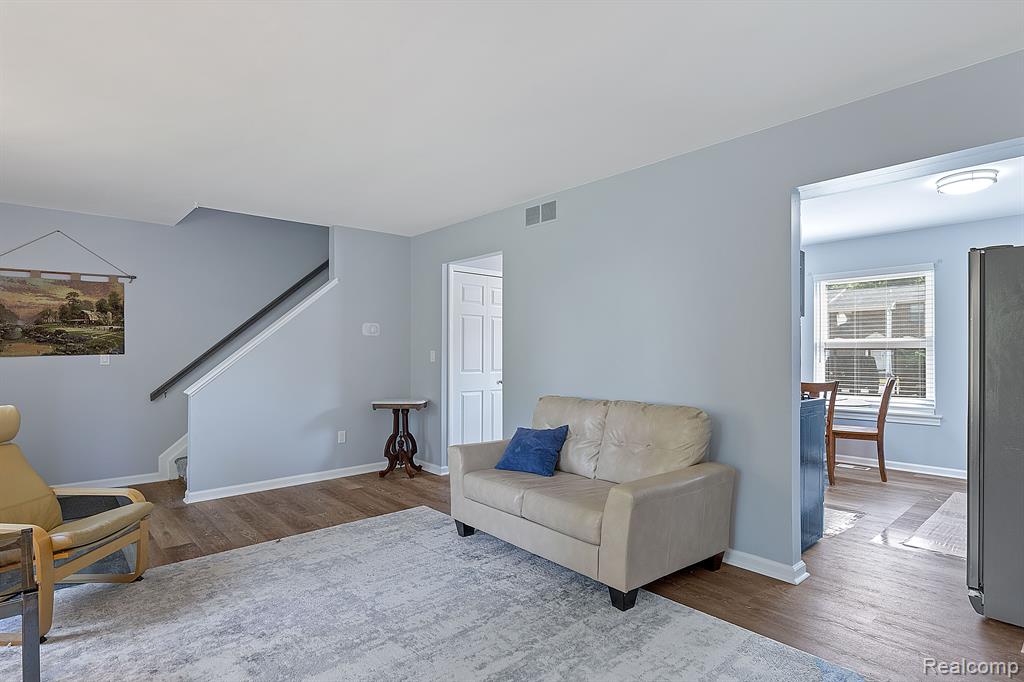 8387 LAKEVIEW Court, Ypsilanti, MI 48198 — Photo 5