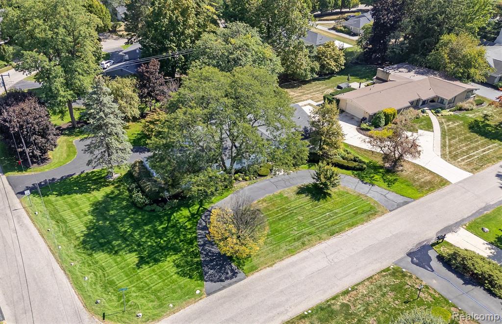 1348 Charrington Road, Bloomfield, MI 48301 — Photo 36