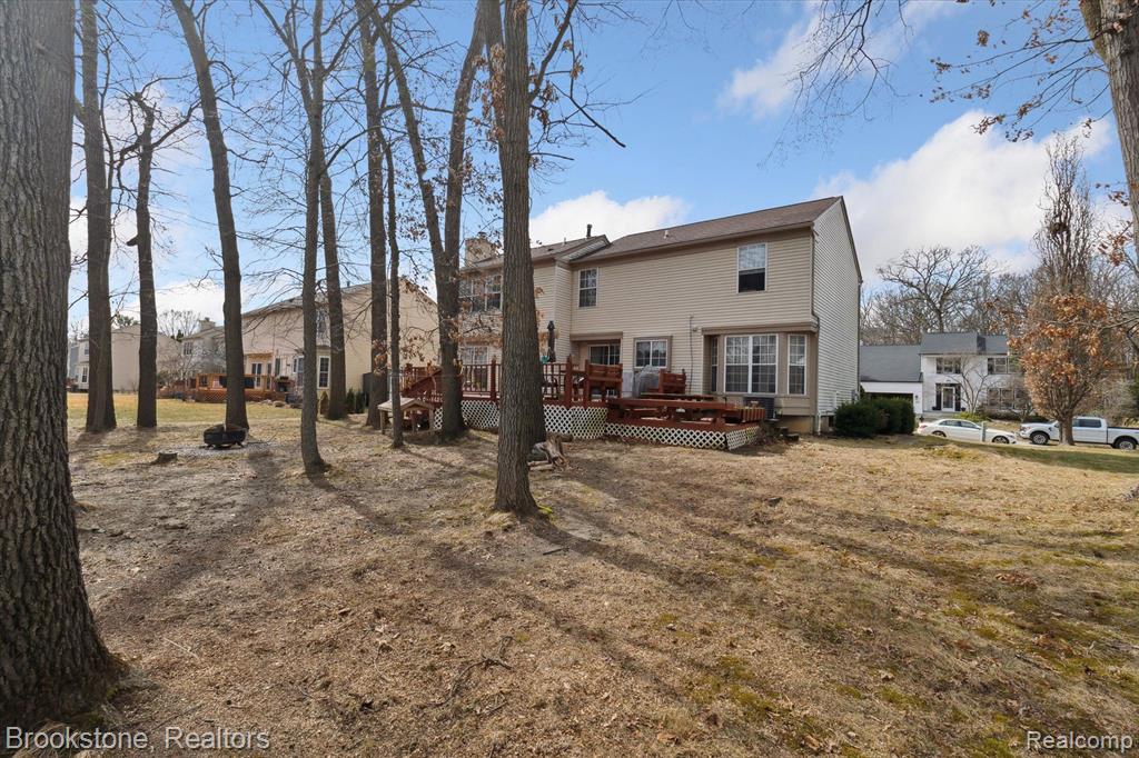 465 THORNRIDGE Drive, Rochester Hills, MI 48307 — Photo 48