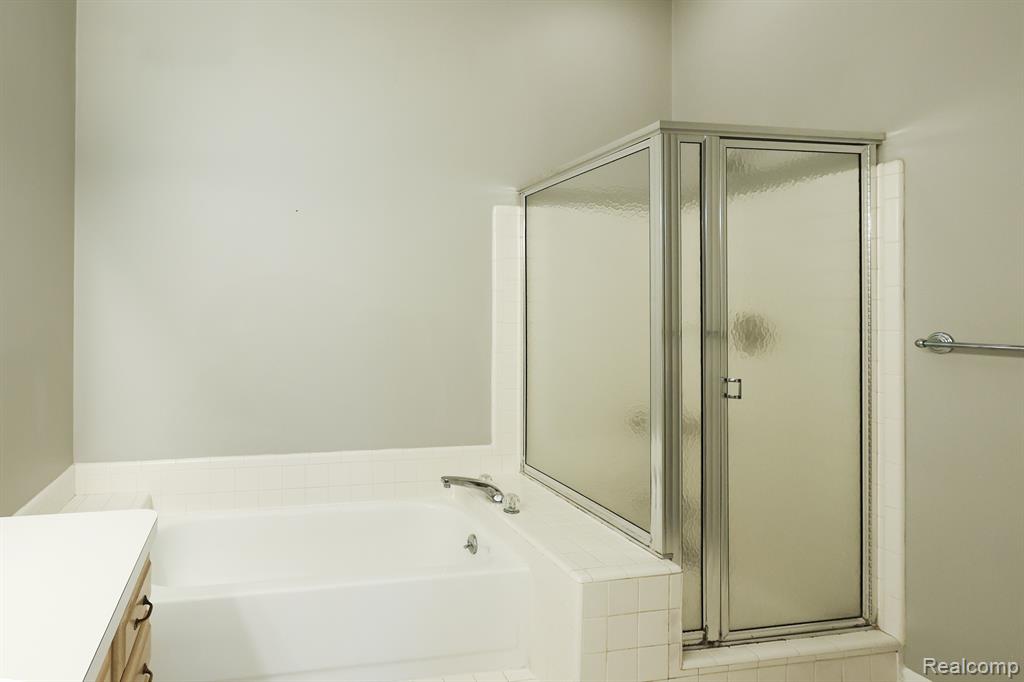 4908 FAIRWAYS Drive, Brighton, MI 48116 — Photo 19