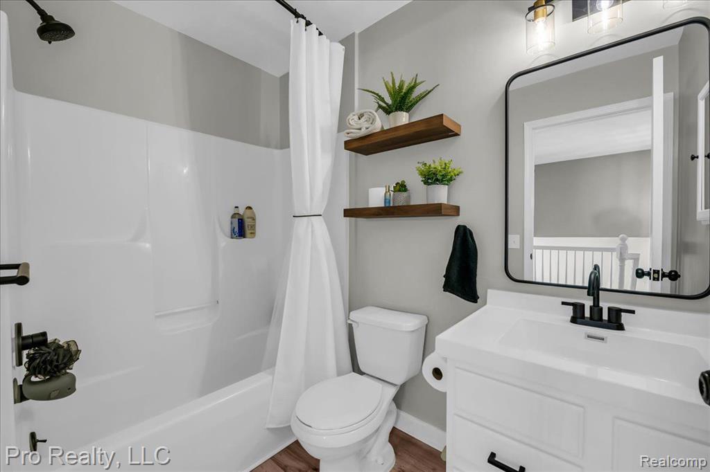 863 CALPERNIA, Wixom, MI 48393 — Photo 28