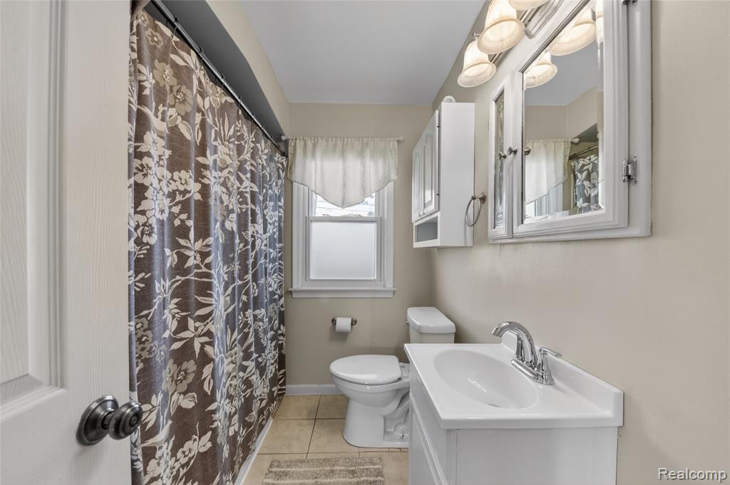 9818 Roseland Street, Livonia, MI 48150 — Photo 20