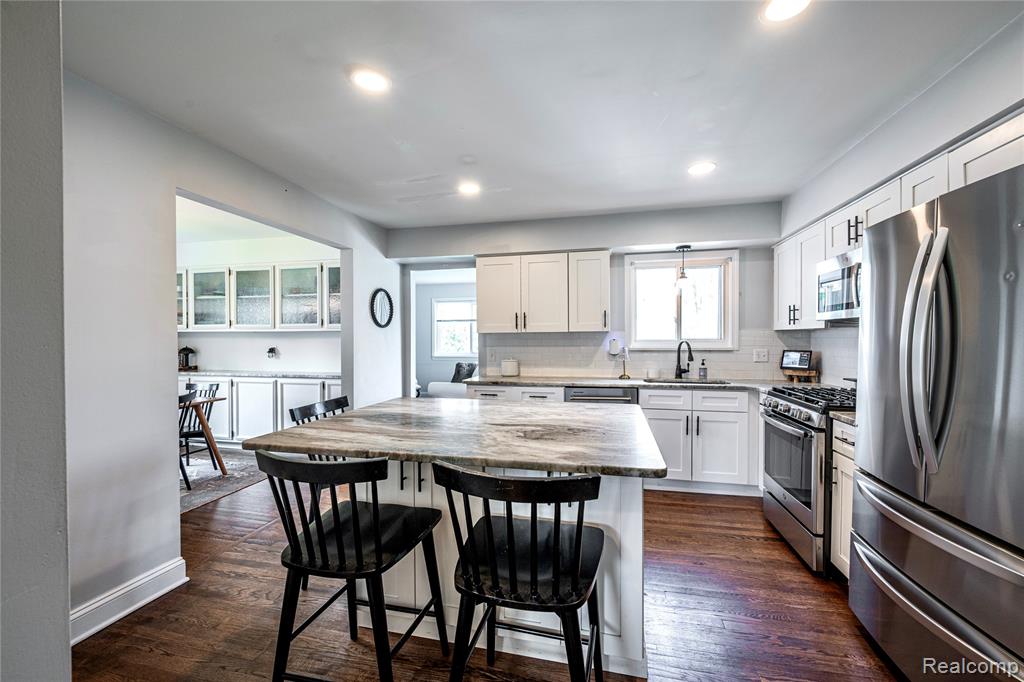16956 Lauderdale Avenue, Beverly Hills, MI 48025 — Photo 2