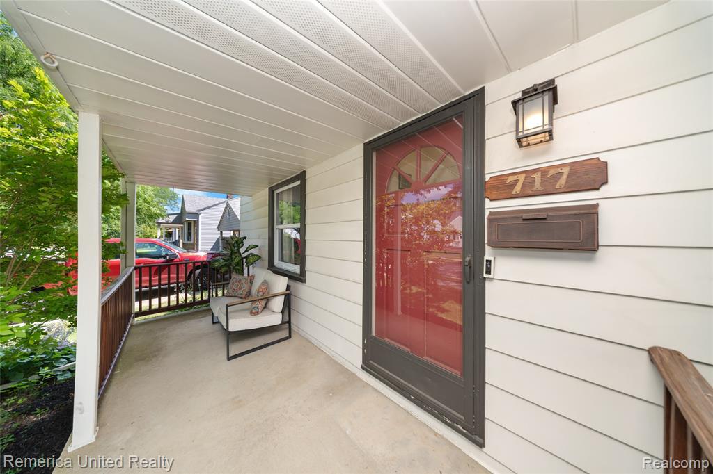 717 S Edgeworth Avenue, Royal Oak, MI 48067 — Photo 6