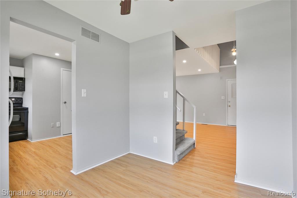 5025 Crooks Road, 42, Royal Oak, MI 48073 — Photo 4