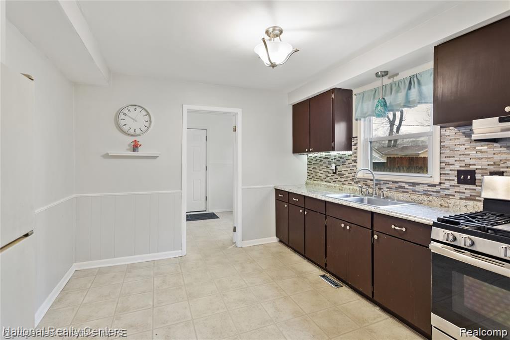 6027 Wilmer Street, Westland, MI — Photo 8