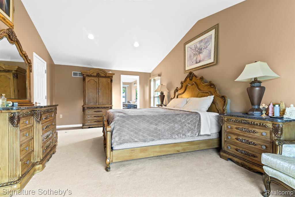 6710 WESTPOINTE Drive, Troy, MI 48085 — Photo 19