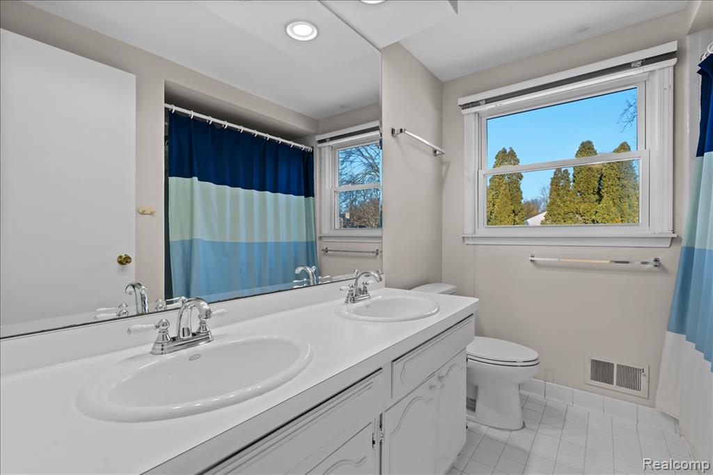 5394 Tequesta Drive, West Bloomfield, MI 48323 — Photo 33