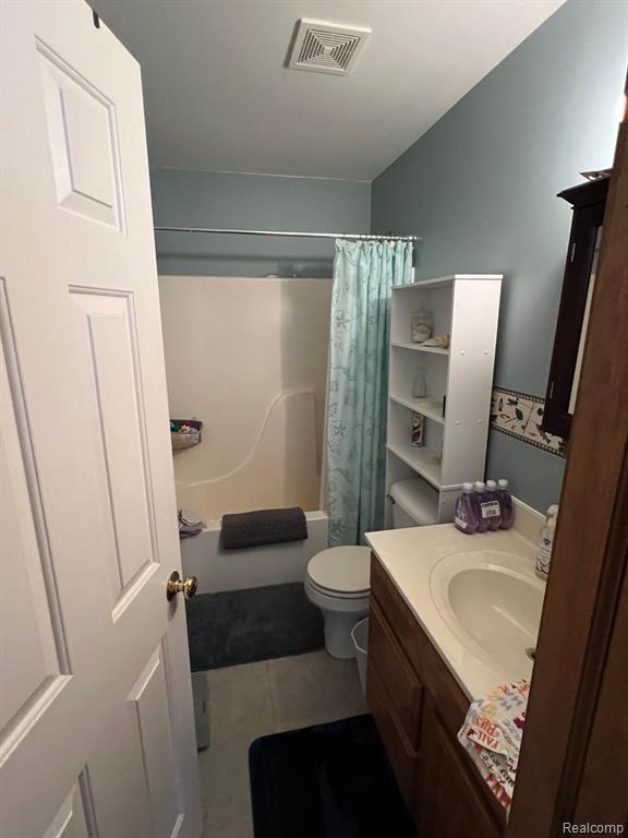 744 VILLAGE Drive, Fowlerville, MI 48836 — Photo 15