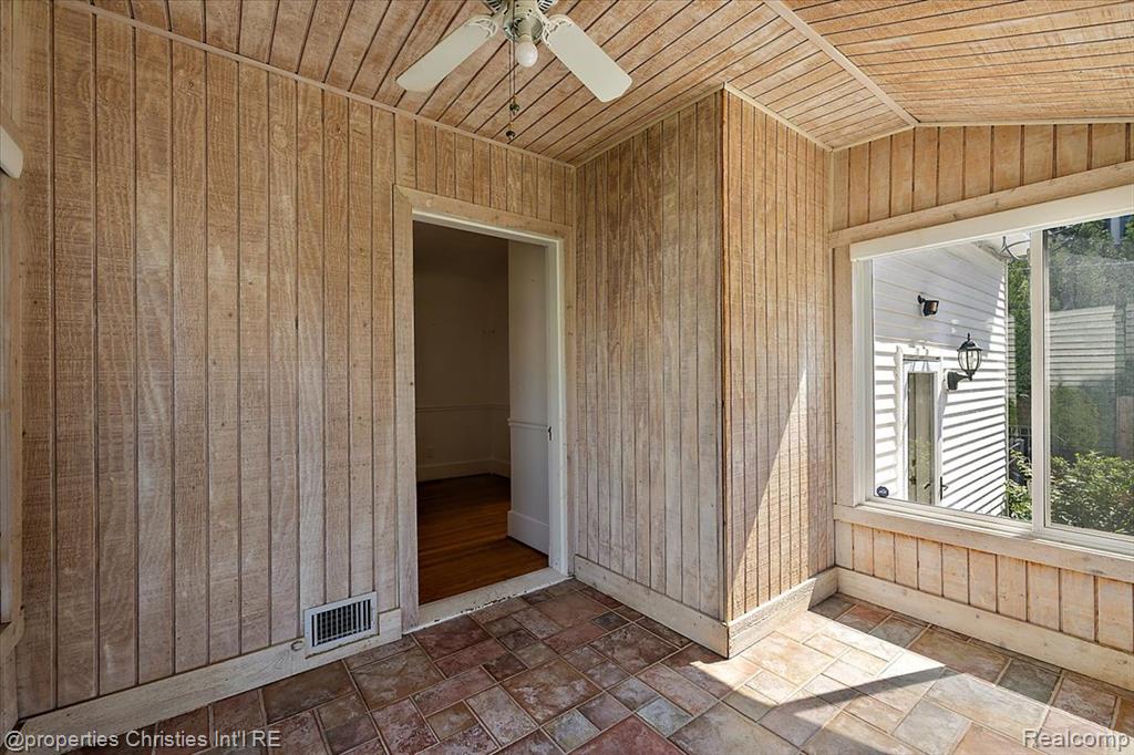 524 Oakland Avenue, Birmingham, MI 48009 — Photo 23