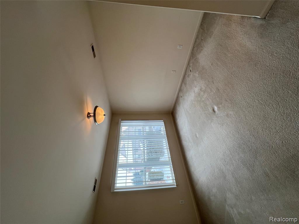 316 N WIXOM Road, Wixom, MI — Photo 10