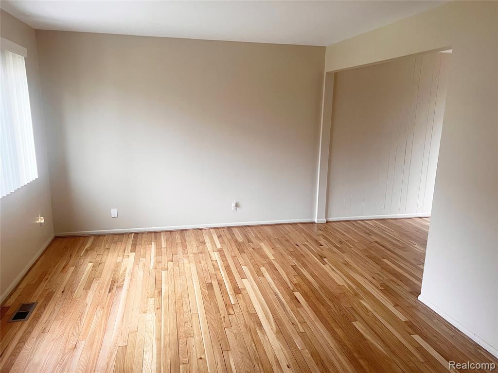 25647 Salem, 102, Roseville, MI 48066 — Photo 2