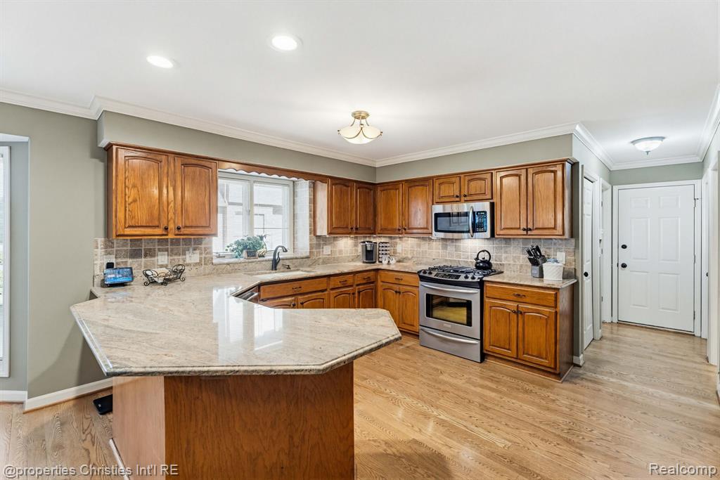 14281 Bournemuth Drive, Utica, MI 48315 — Photo 28
