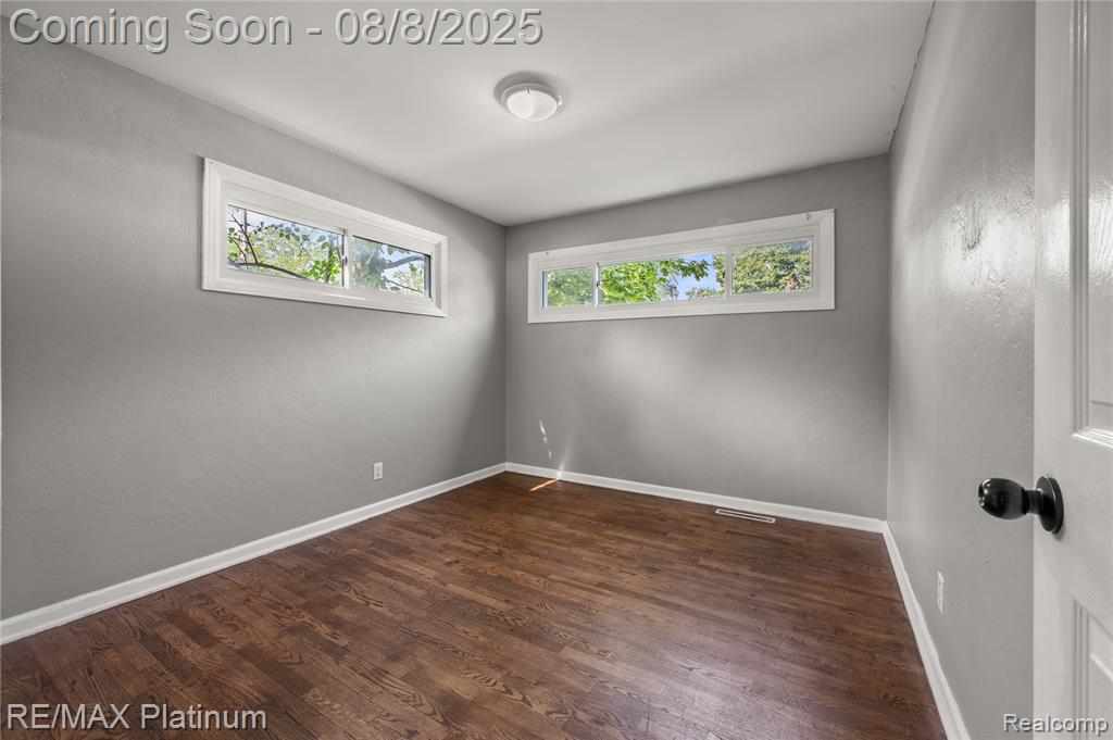 708 Elmwood Drive, Fenton, MI 48430 — Photo 7